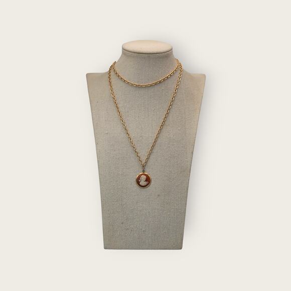 Cameo Pendant Vintage Gold Chain Necklace – 1970s Retro Revival - Picture 7 of 7
